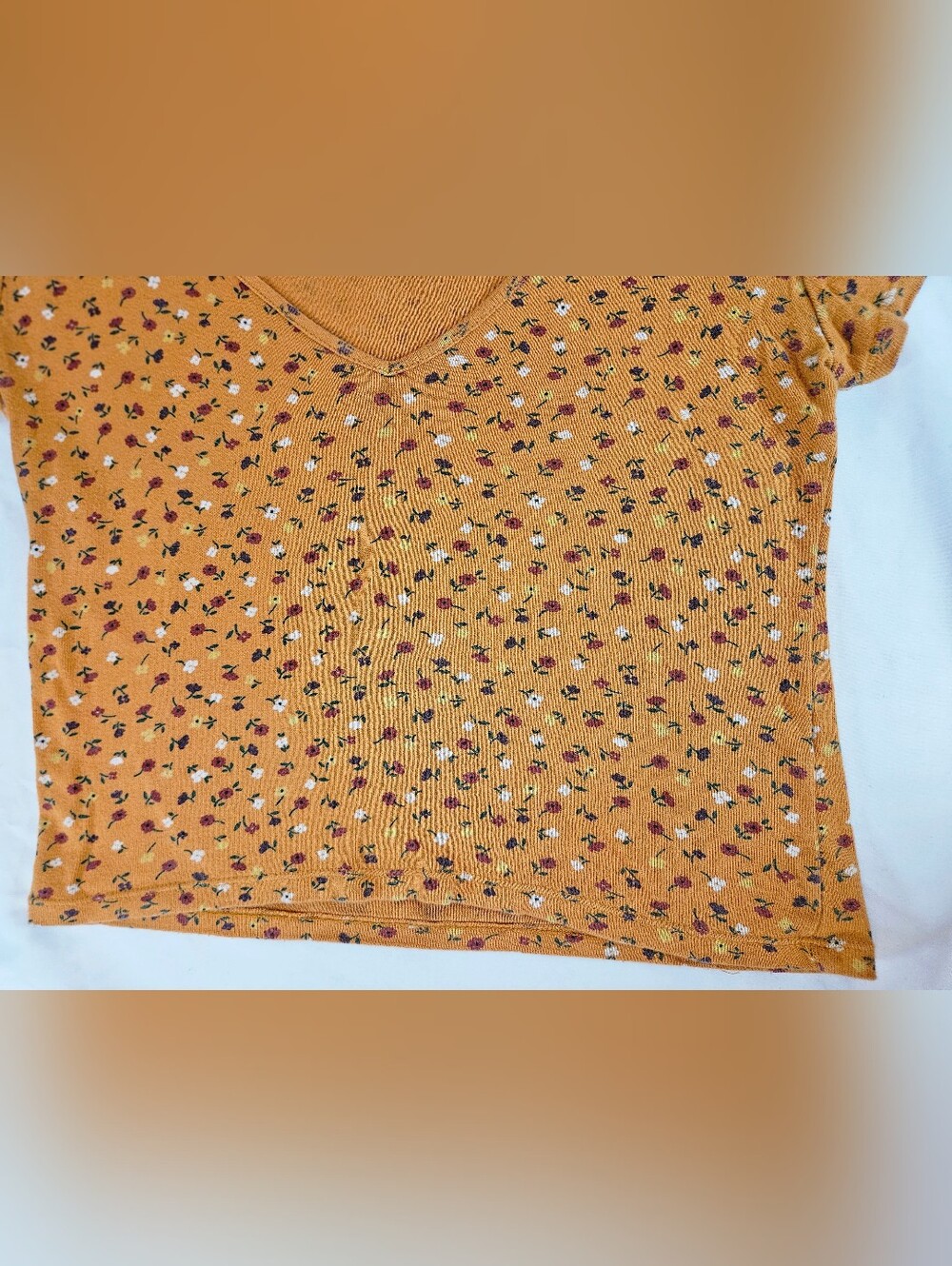Forever 21 Juniors Mustard Yellow Floral V-neck Short Sleeve Cropped Top Size M - Picture 3 of 12